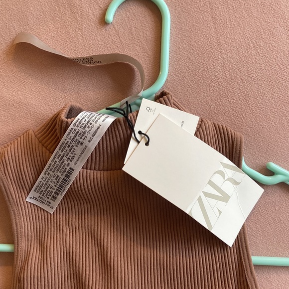 Zara Ribbed Crop Tank Top - Picture 3 of 3